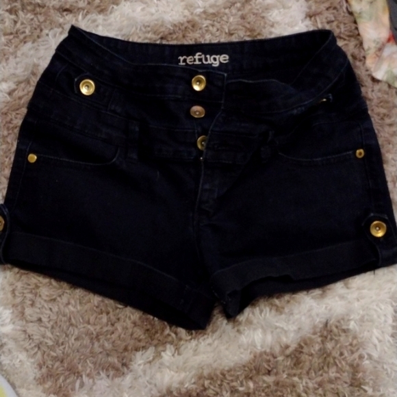 Shorts - Picture 1 of 2